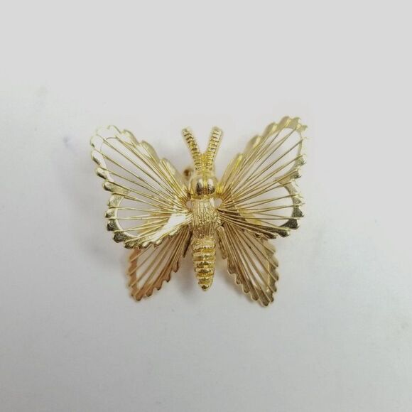 Vintage Little Gold Tone Butterfly Brooch, Wire Wings, Metal Lapel Pin, Estate - Picture 1 of 6